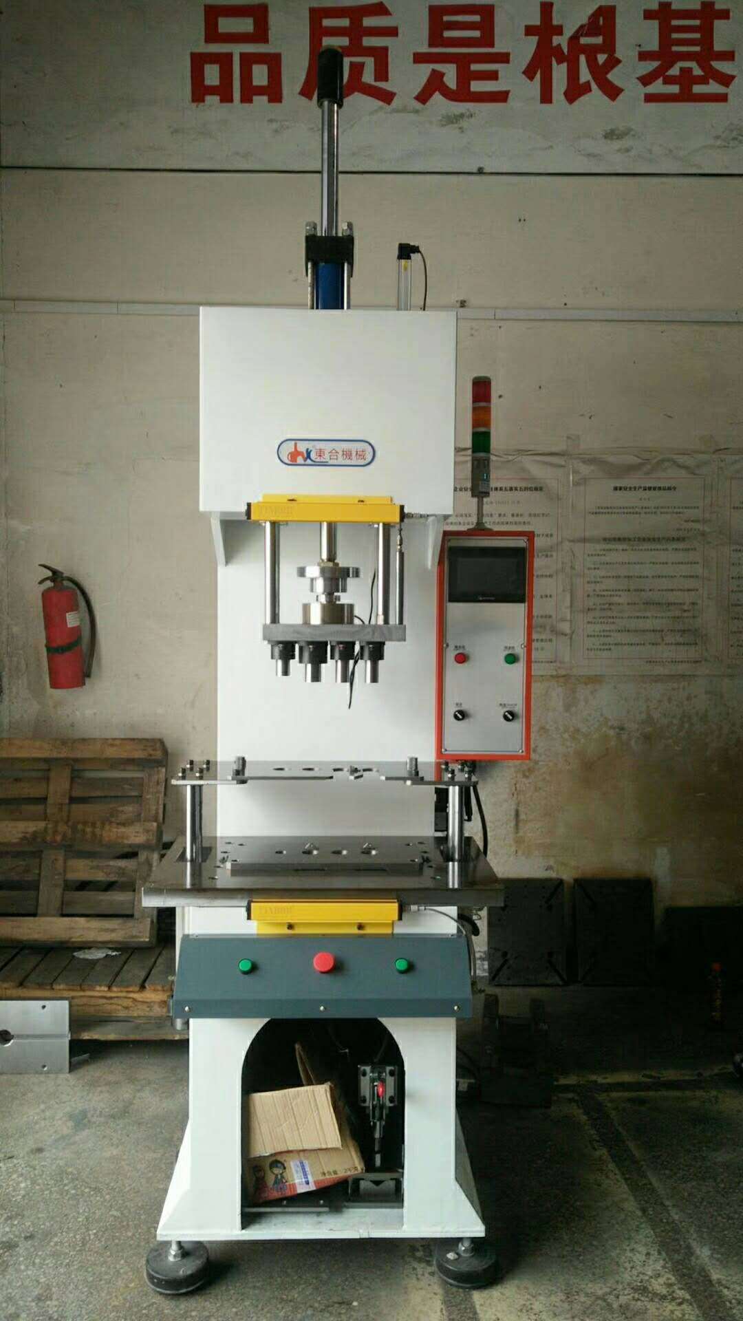 东莞液压机_ 单柱液压机_伺服液压系统控制的精密液压机