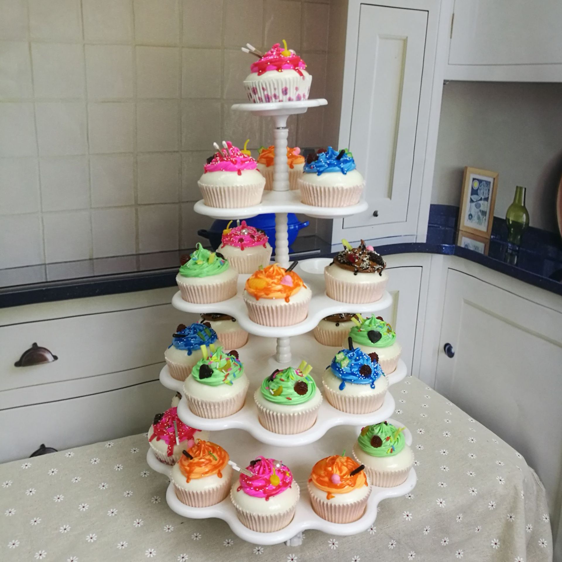 Wholesale five -layer cake shelf Cupcake Stand paper cup cake…