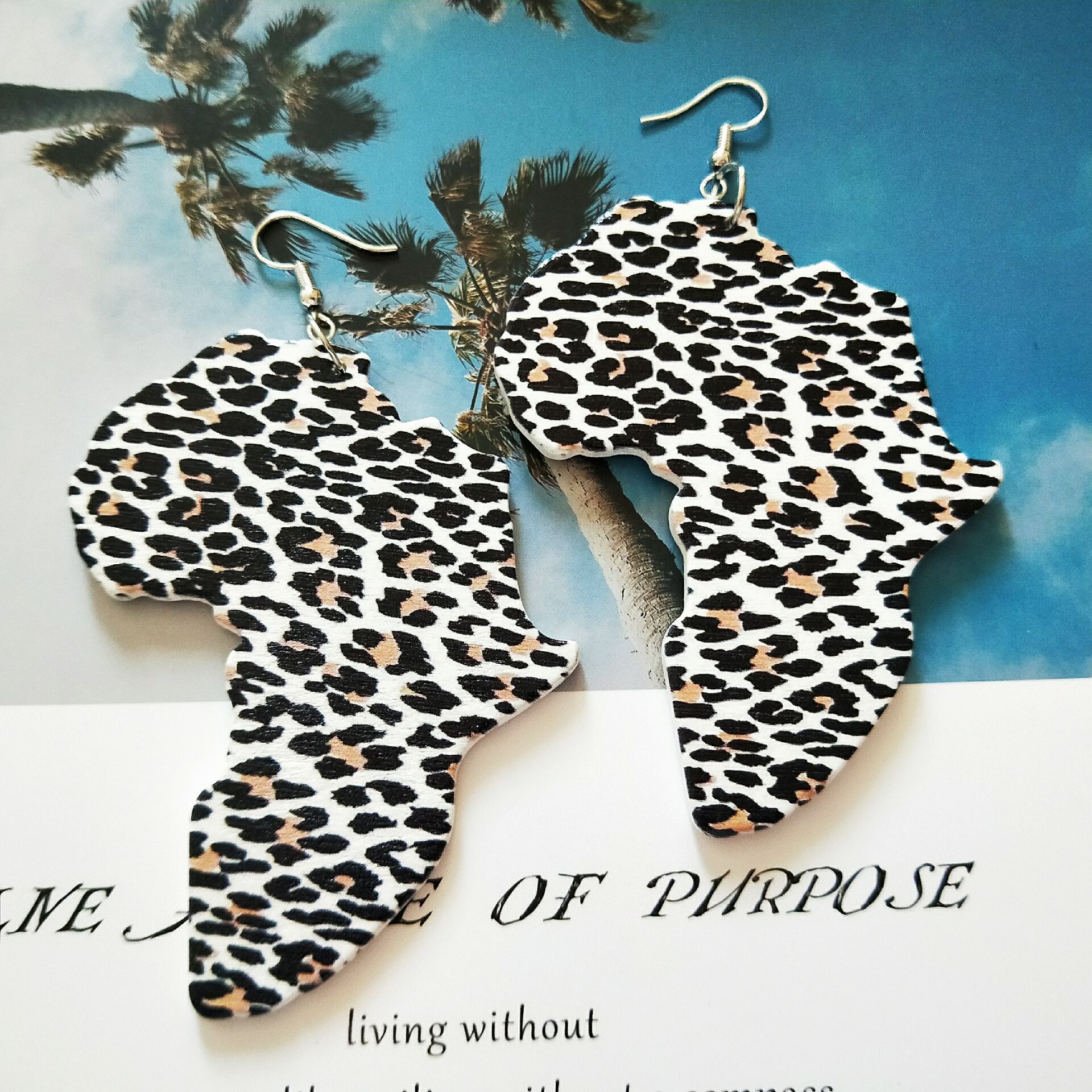 Retro Leopard Printing Wooden Geometric Earrings display picture 2