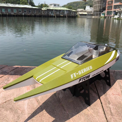 飞轮新大型船ft016 2.4G电动遥控船 水上高速快艇 可翻转航海玩具|ru