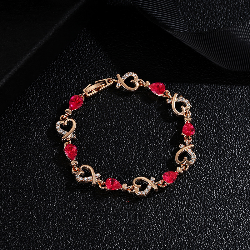 Style Coréen Amour Bracelet Creux-out Élégant Fleur Strass-intégré Lady Bracelet En Forme De Coeur Bracelet De Valentine Jour Cadeau En Gros display picture 9