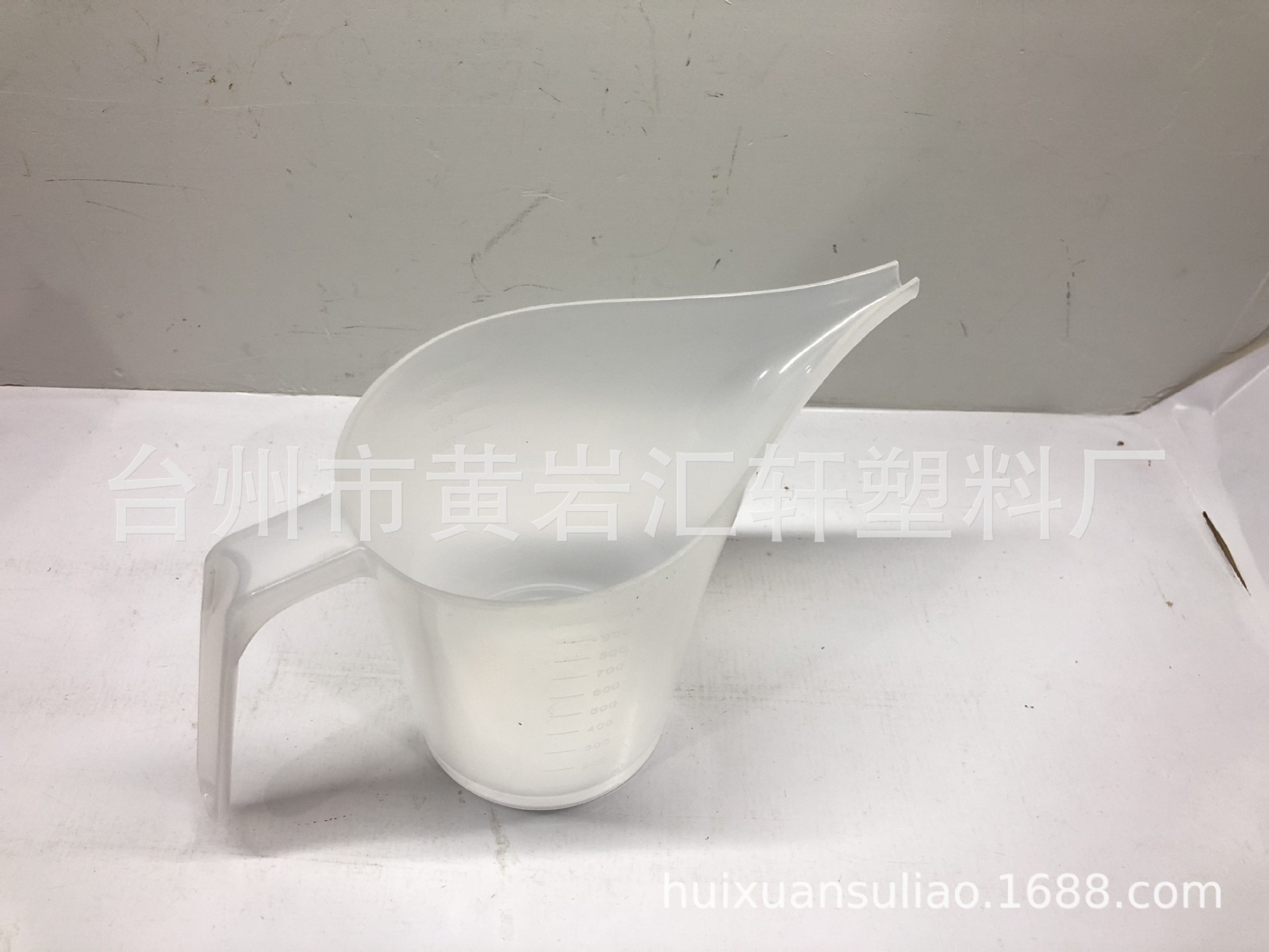 厂家大量供应该亚马逊1L加厚塑料长嘴量壶 1000ML塑料长嘴壶-阿里巴巴
