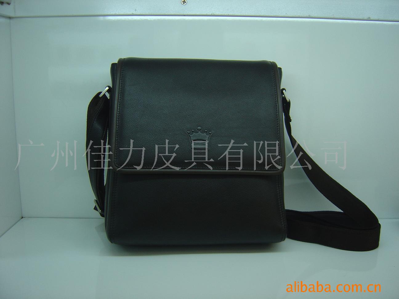 塑料(liào)成型(xíng)包裝機014.jpg
