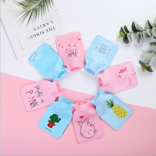 Manufacturer Korean version of small fresh water-filled hot water bottle for children and students hand warmer cartoon mini hand warmer bag