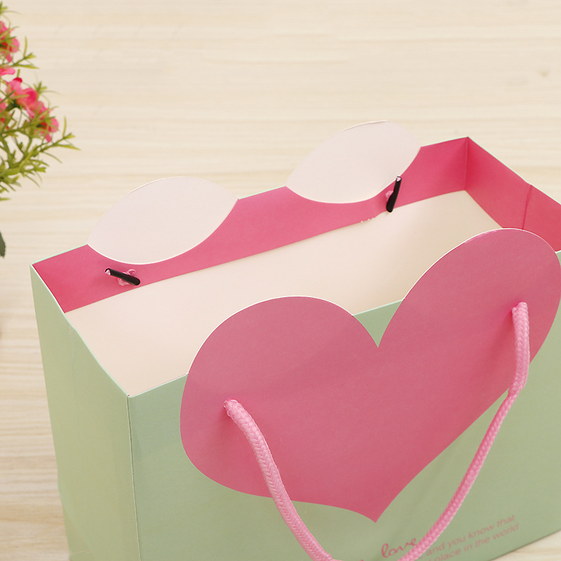 Fashion Love Clothing Packaging Paper Bag White Cardboard Cosmetics Gifts Universal Shopping Tote Bag Wholesale display picture 2