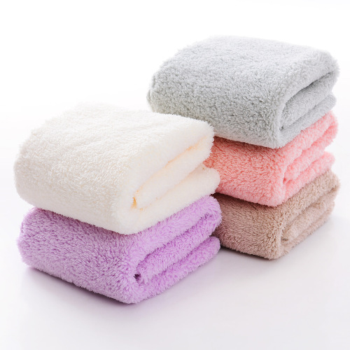 Factory-supplied solid-color, absorbent coral velvet square towels—soft, comfortable makeup-removal and face-wiping cloths available for wholesale.