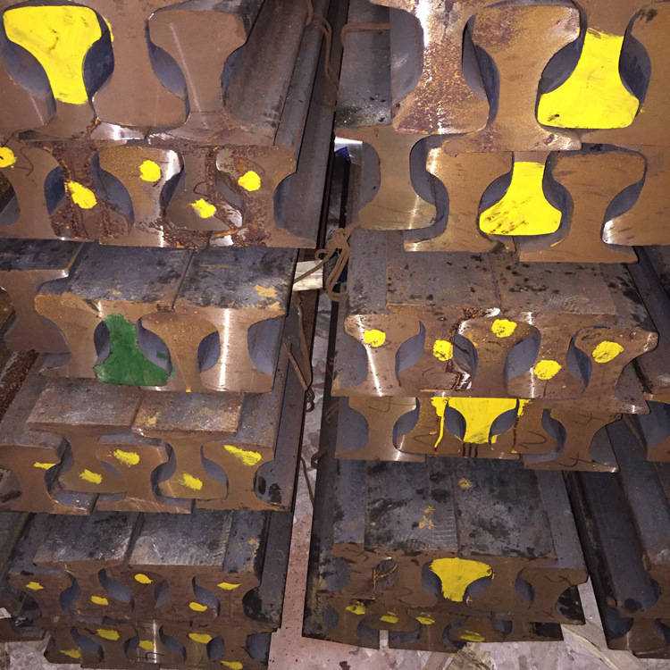 重钢轨60kg国标路轨71Mn铁路轨道龙门架行车道轨广东现货批发配送