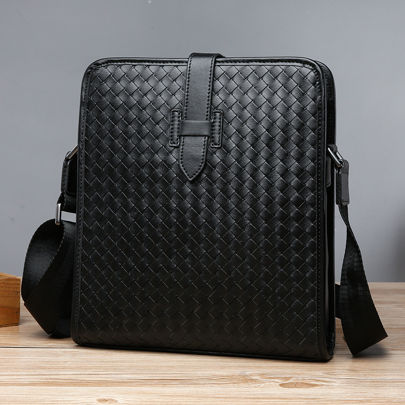 新款男士单肩包超纤皮抽带斜挎包商务公文包休闲大容量男