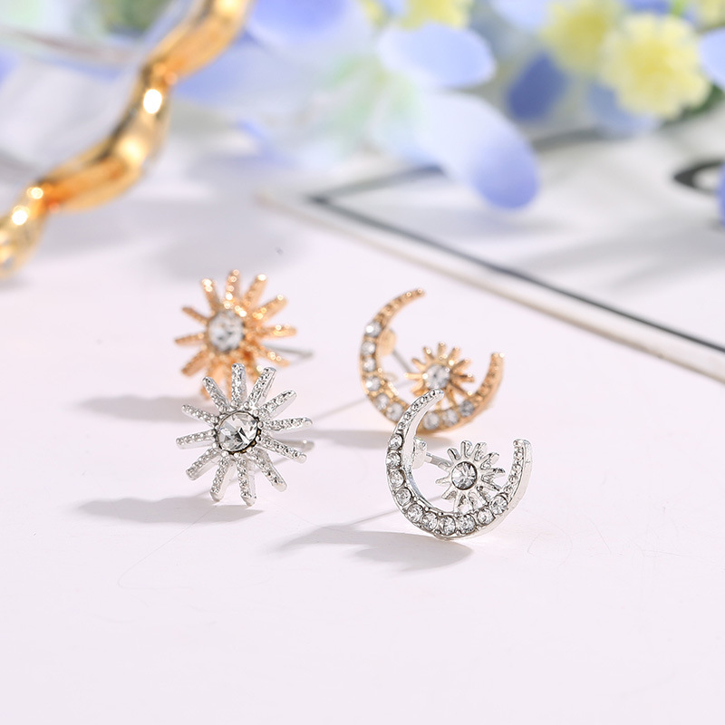 New Korean Star And Moon Earrings Cute Star Moon Diamond Asymmetric Earrings display picture 3