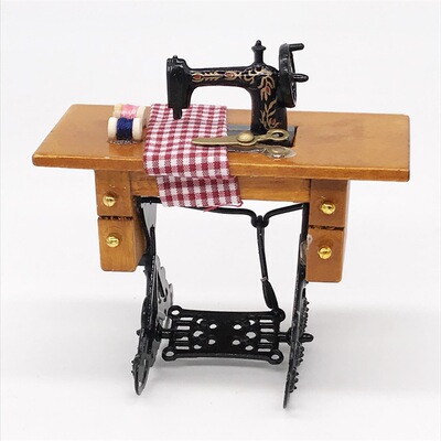 1: 12 Mini Dollhouse dollhouse scene Decoration Miniature pocket Classic style Sewing machine shot prop