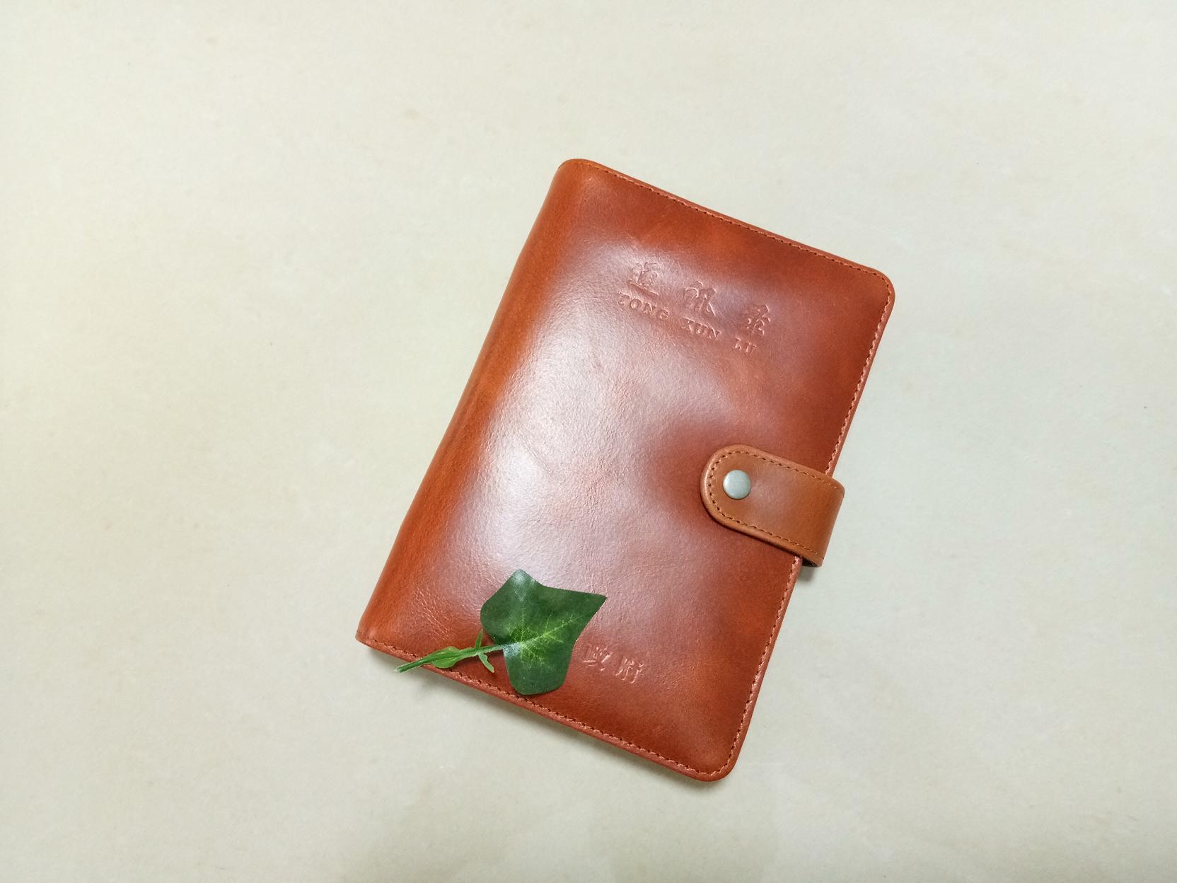  文/真皮笔记本厂家--唐风皮具
&...