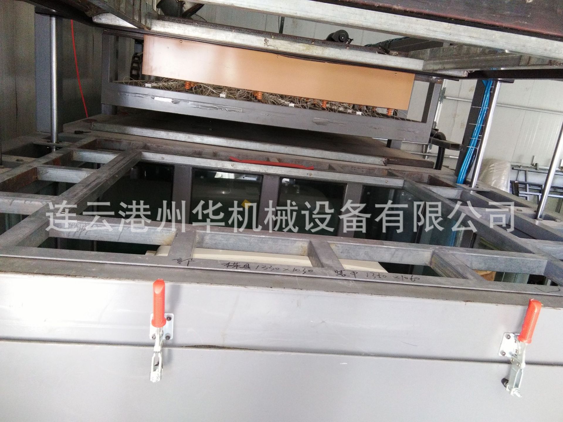 供应：江苏双缸液压式上下平台亚克力压塑机，