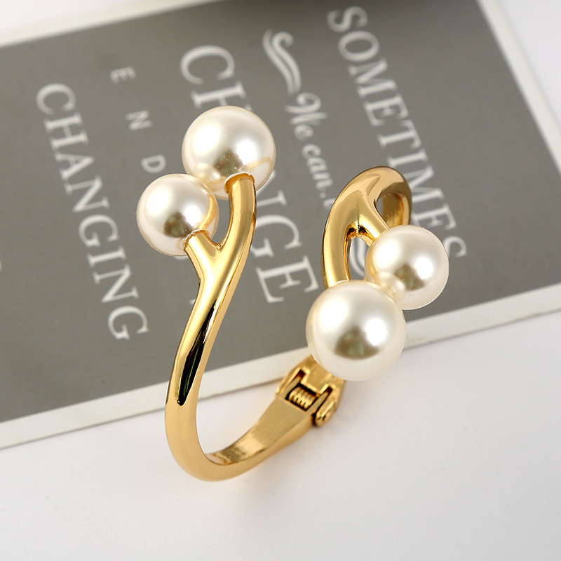 fashion alloy pearl open bracelet