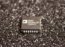 DAC8412F DAC8412FPCZ PLCC-28 ���|�����ϙC