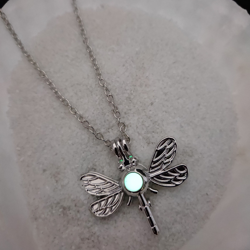 Wholesale Jewelry Luminous Hollow Dragonfly Pendant Necklace Nihaojewelry display picture 2