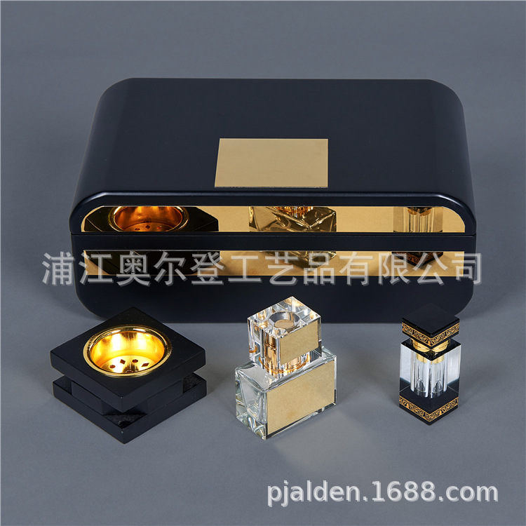 High-end wooden box custom packaging box, golden copper sheet baked varnish gift box, arc-edge arc-shaped handicraft wooden box detail image 3