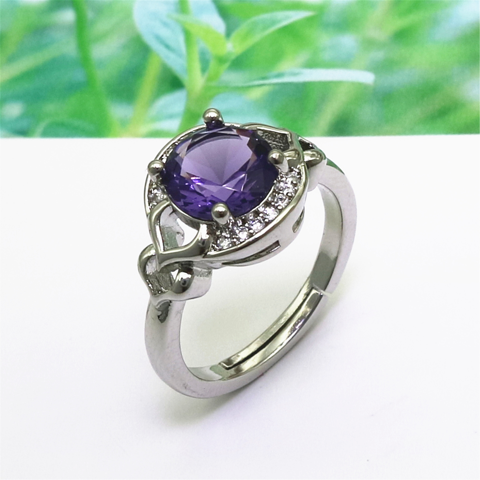 Designer ring voor dames met paarse amethist en zirkonia_voghion.com