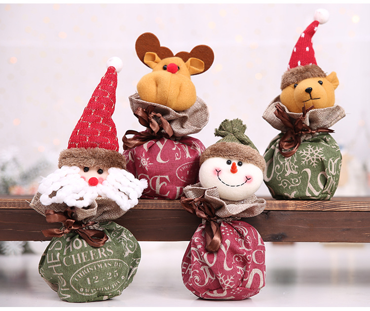 Christmas Gift Bag With Festive Cartoon Snowman Design_voghion.com