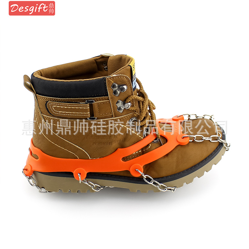 雪地鞋套冰爪侧面