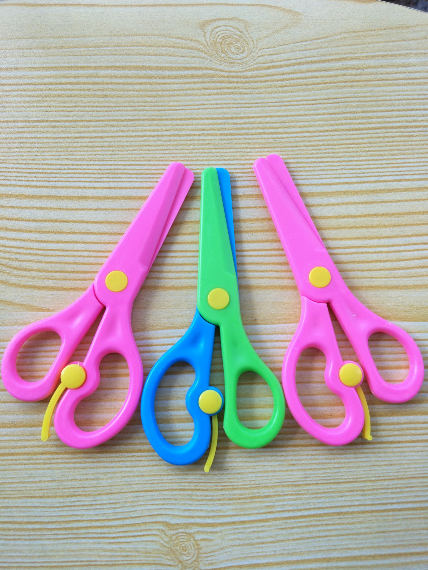 Ножницы пифагор 130мм, для левши, с линейкой, в упаковке с подвесом, 236784. Ножницы детские, пластиковые artberry "wild friends". Ножницы детские пластиковые. 37432 ножницы. Ножницы детские, пластиковые artberry "wild friends".