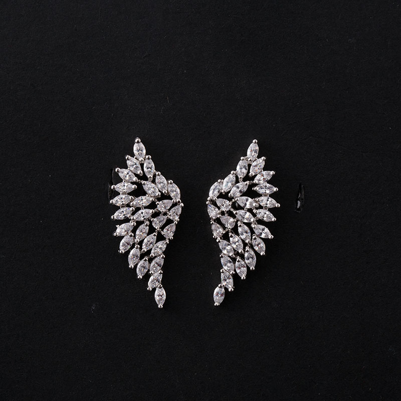 boucles d'oreille aile d'ange posées