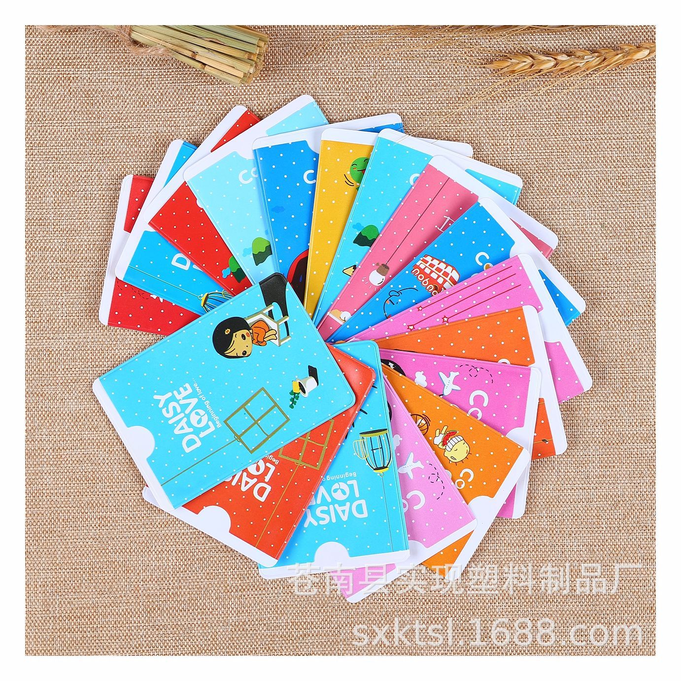 源頭廠家定制鈕子LOGO二維碼雙面彩色卡套pvc雙卡位卡套卡包