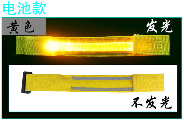 Retroreflective flashing bracelet