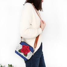 清仓特价三色补丁卡通手提斜跨小狮子两用手机包，零钱包亮片潮流