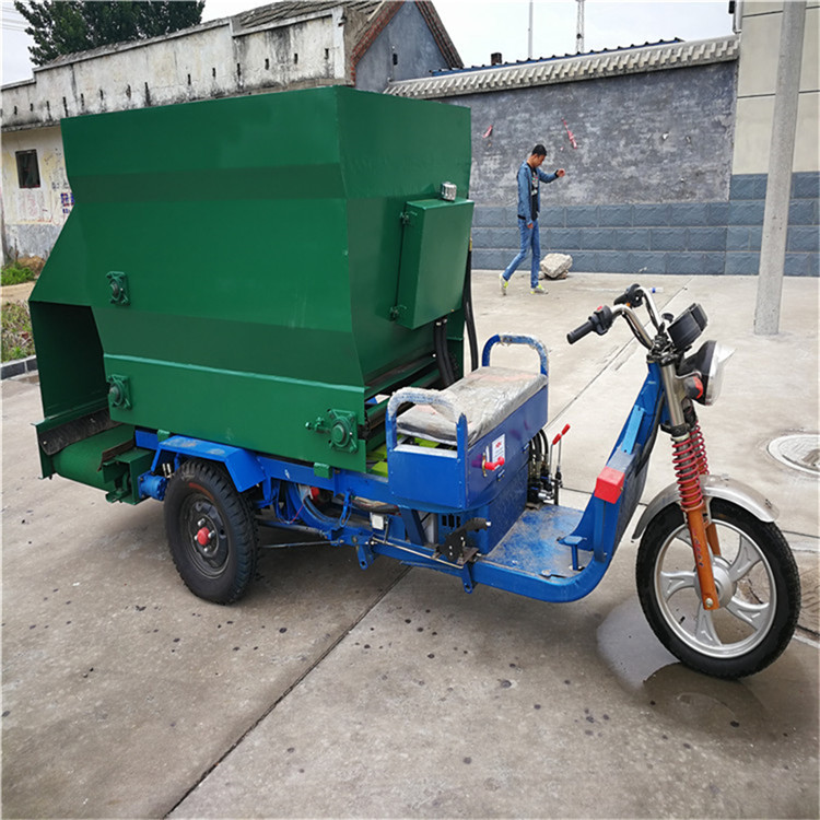 大型养殖场撒料车 小型牛羊喂料车 电动喂料车生产厂家