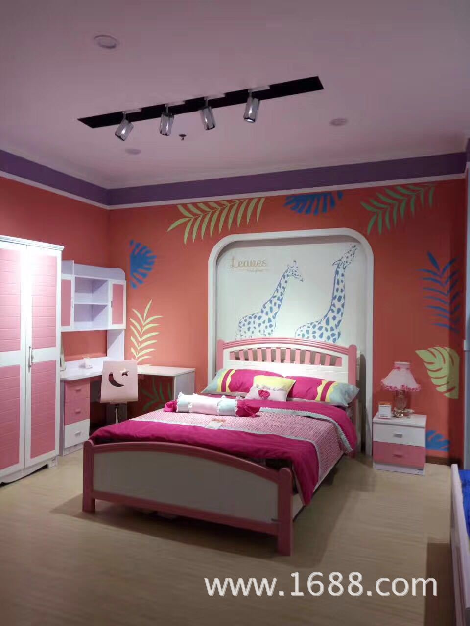 女生开个什么店赚钱呢投资比较少的?