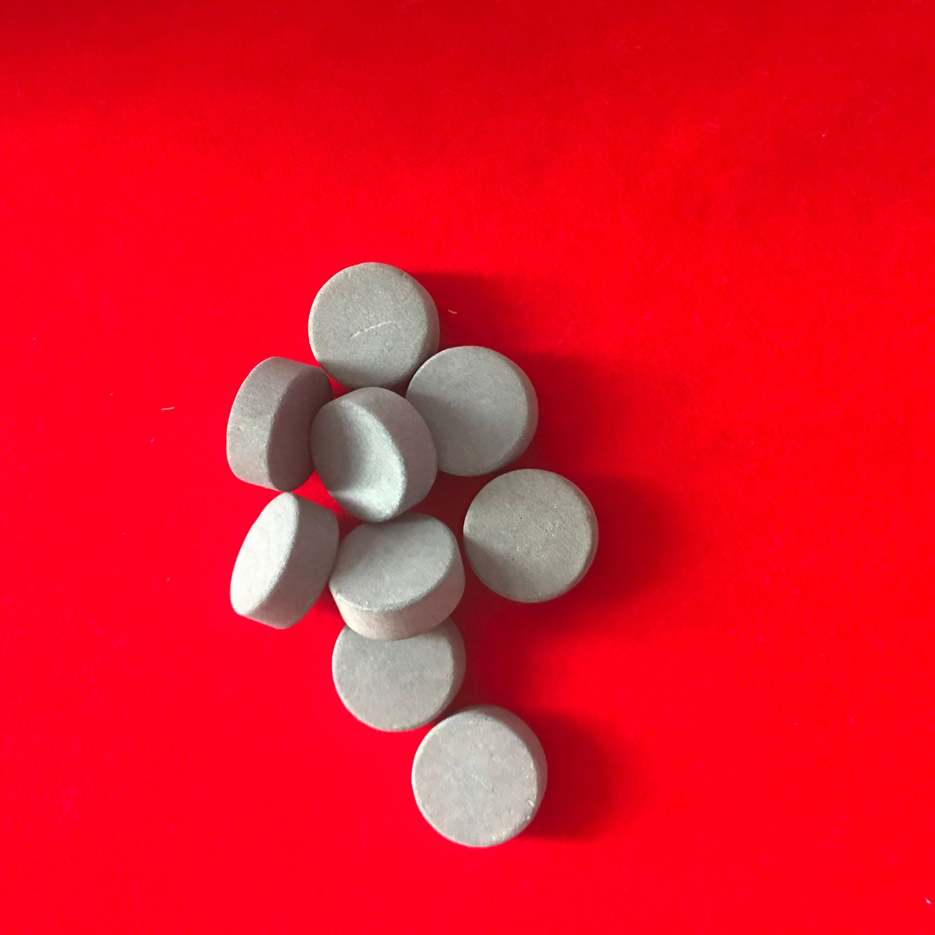 新研发热卖黑色多孔陶瓷吸水吸液片吸香挥发片