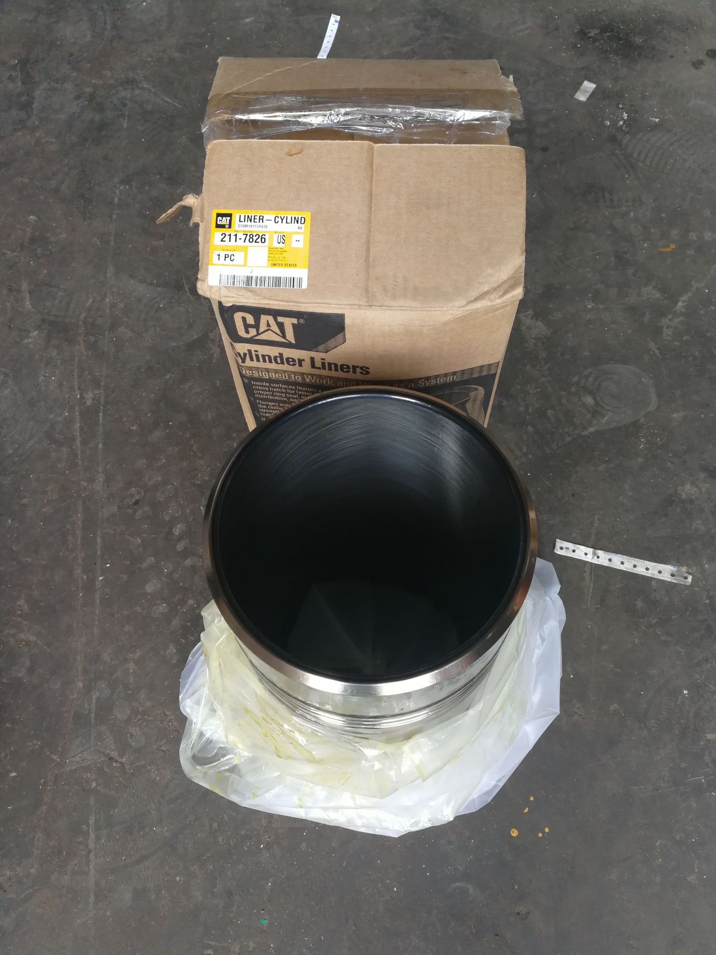 卡特彼勒3516B柴油发电机组缸套193-0318