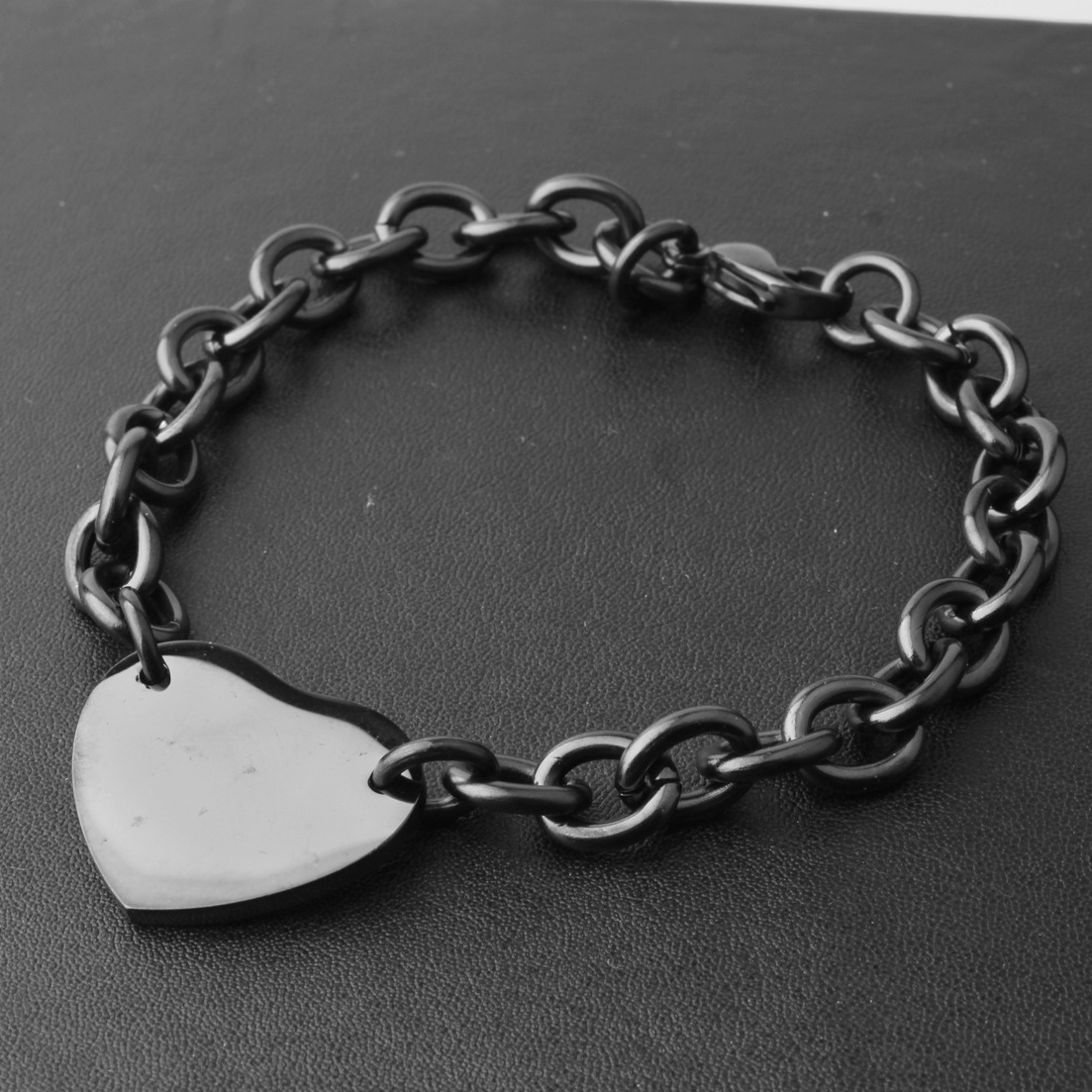 25g Weight Titanium Steel Pendant Material Bracelets Classification Titanium Steel Chain Material 1 Piece Quantity Street Occasion Titanium Steel Material Heart Shape Pattern Women's Gender Polishing Design Basic, Modern Style, Classic Style Style Basic Modern Style Classic Style Heart Shape Titanium Steel Bracelets In Bulk 12