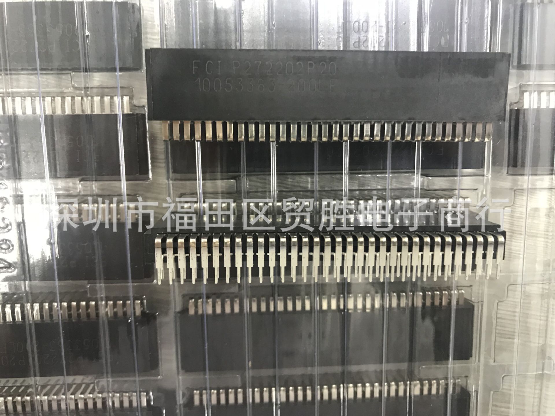 10053363-200LF 原装FCI 双排64P 2.54mm 带外壳支座的电源卡缘