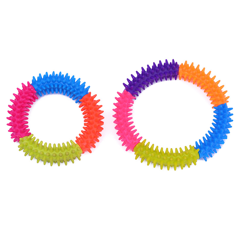 Ventas directas de fábrica nuevo TPR dientes molienda círculo color púas pegamento suave mordedura resistente perro juguete suministros para mascotas