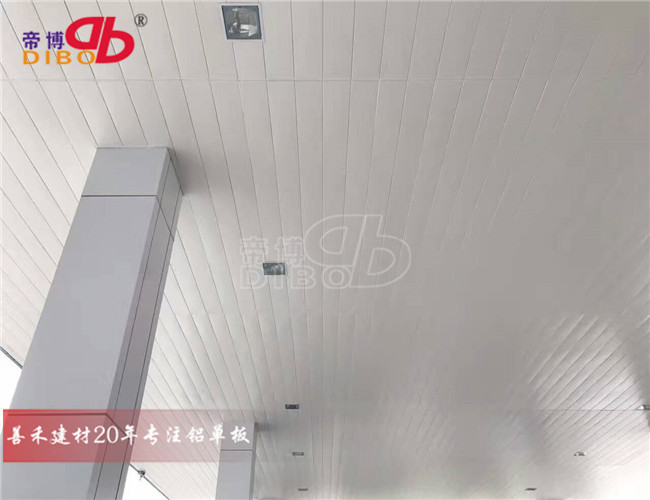 加油站防风铝条扣 办公楼铝天花铝扣板 广告牌U85条扣