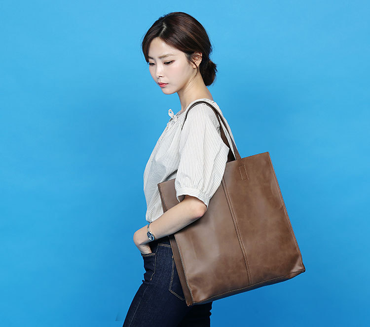 Korean version of fashionable PU leather shoulder bag, simple commuter men's and women's tote bag, square vertical crossbody large-capacity handbag_voghion.com