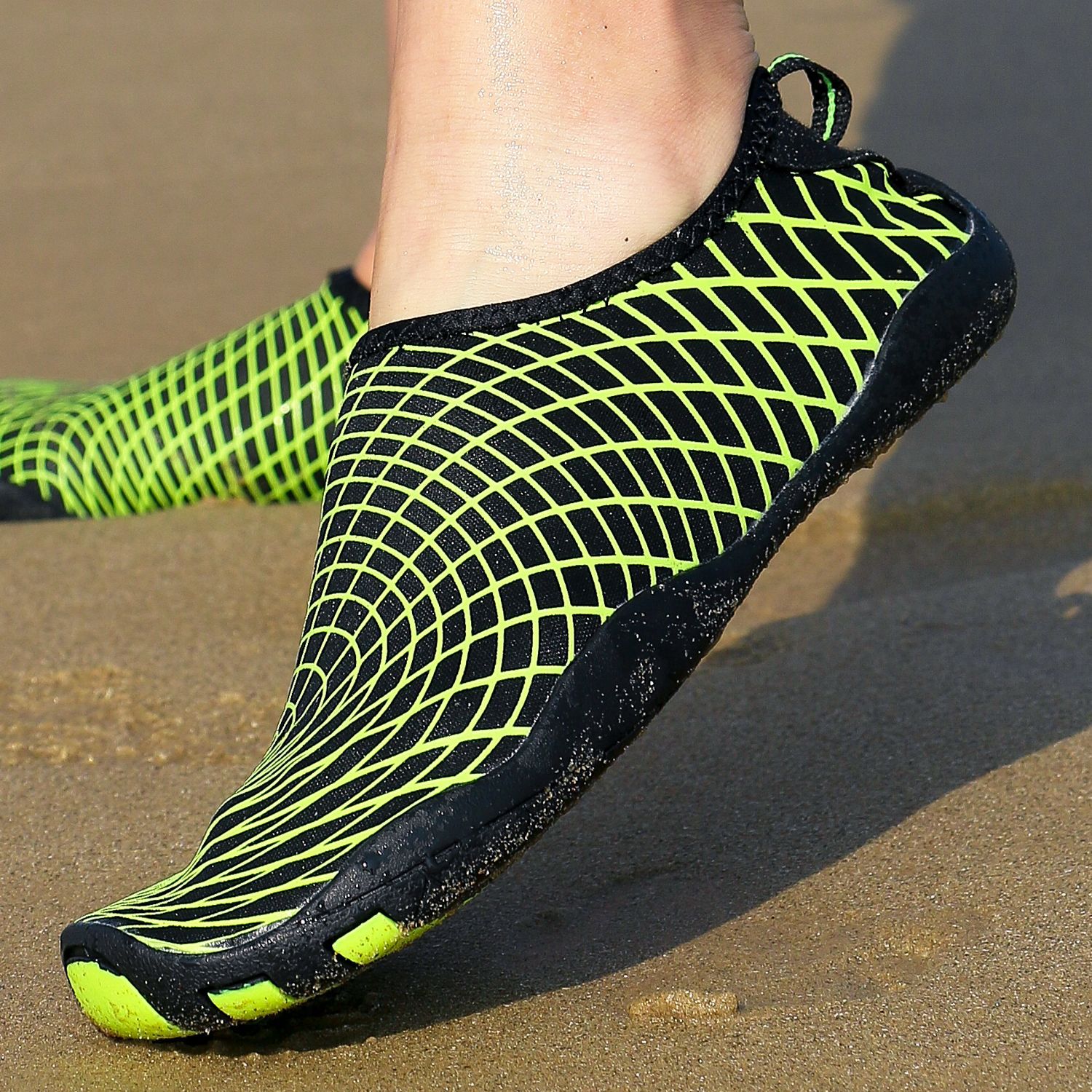 summer new pattern Swim shoes men and women non-slip Water leakage motion ventilation Upstream shoes Wading shoes outdoors
