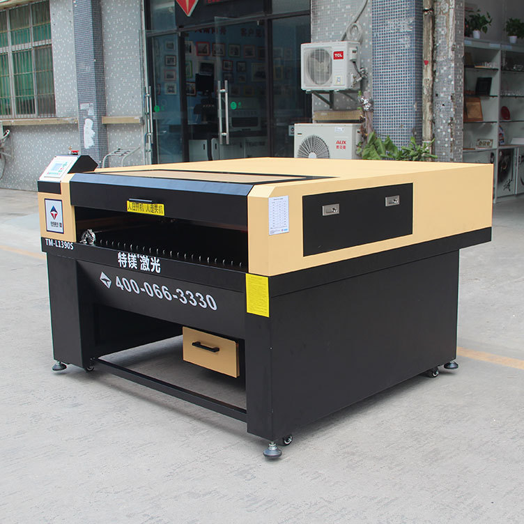 1390絲桿激光切割機(jī)3