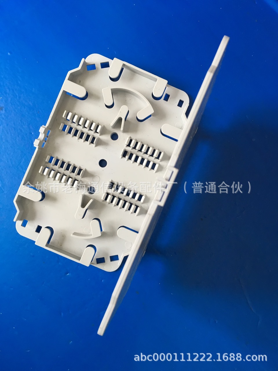 小直熔盘(140*90*12.5)、单联光缆固定座、法兰卡条、二耳储纤轮