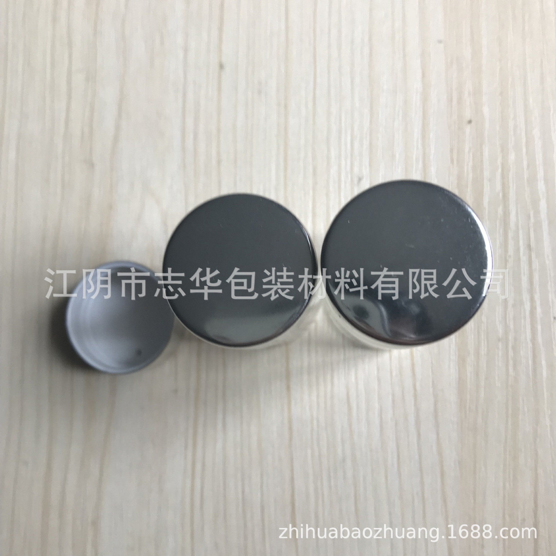 江苏江阴厂家直供平顶电化铝盖化妆品瓶盖玻璃瓶盖 价格优惠