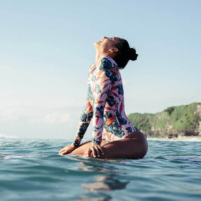 2018跨境歐美亞馬遜泳裝新款印花長袖連體泳衣女 爆款現貨