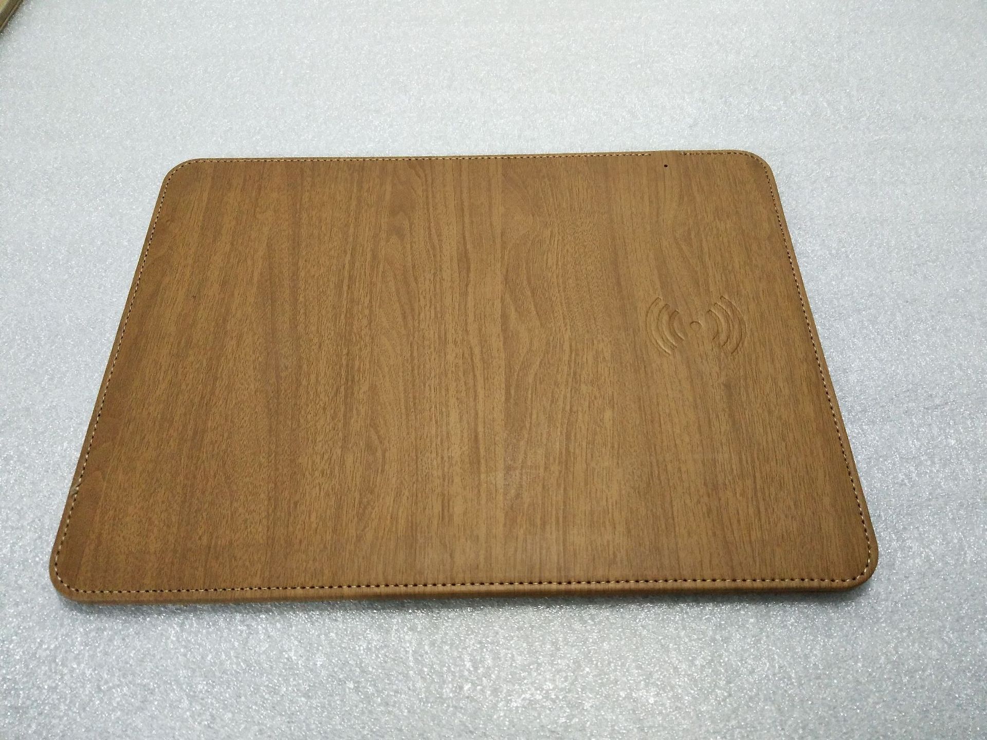 tapis de souris induction en cuir style bois