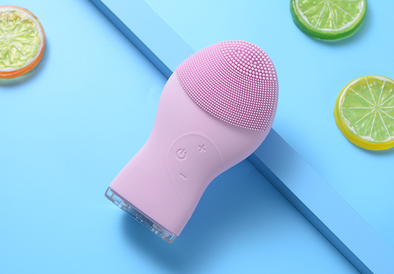 Facial cleansing device