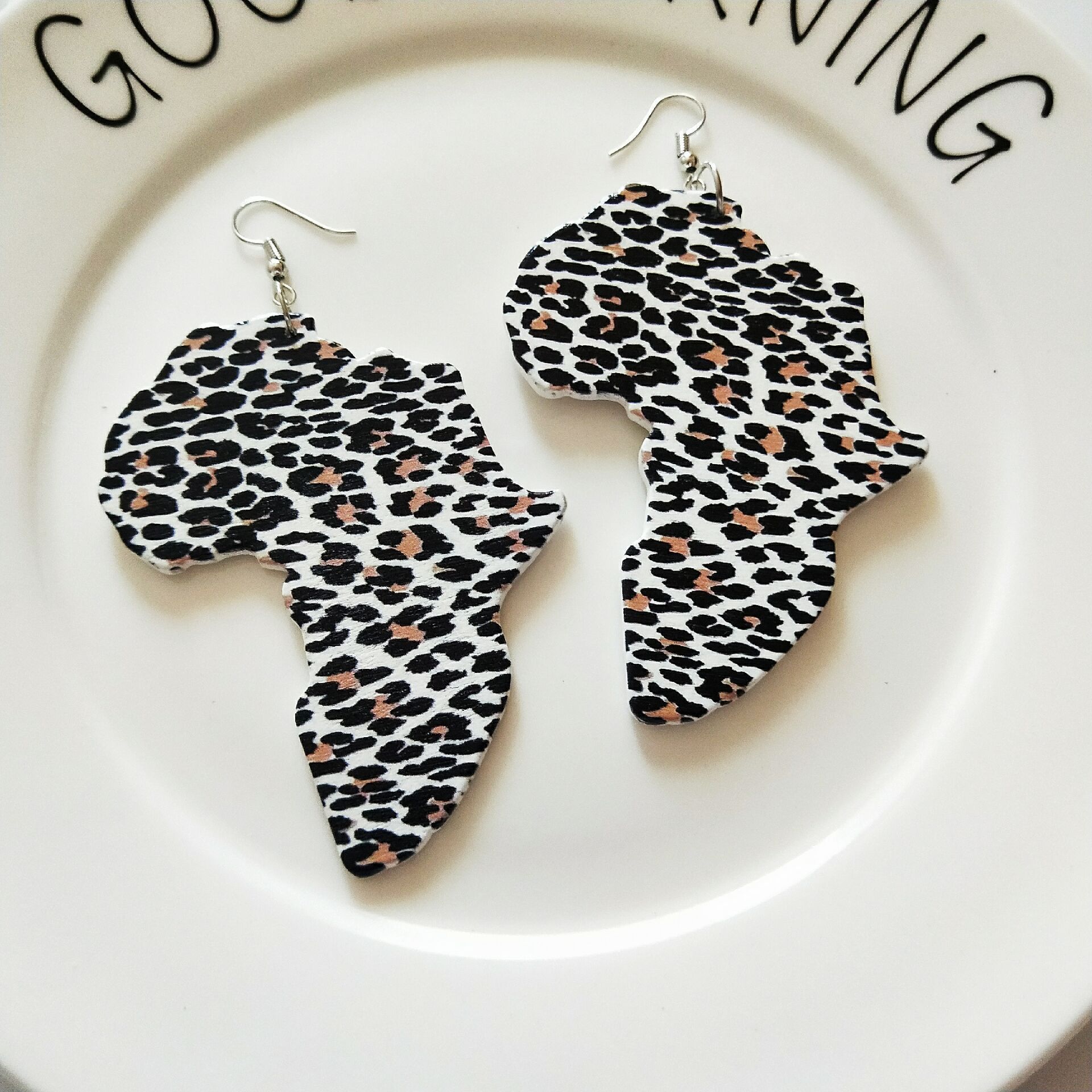 Retro Leopard Printing Wooden Geometric Earrings display picture 3