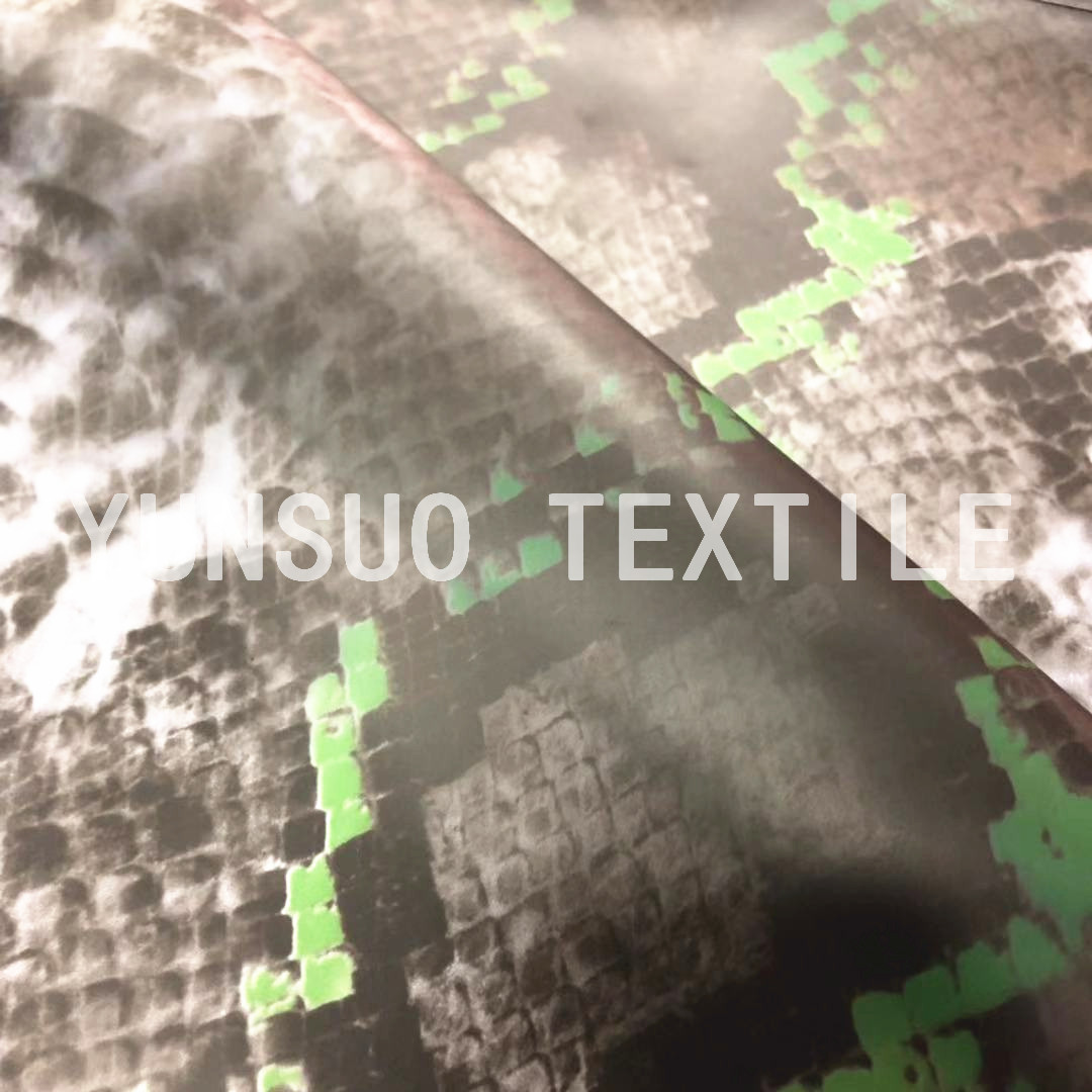 15丝绿色蛇纹印花TPU薄膜 时尚雨衣雨伞TPU面料可高频焊 欧洲出口