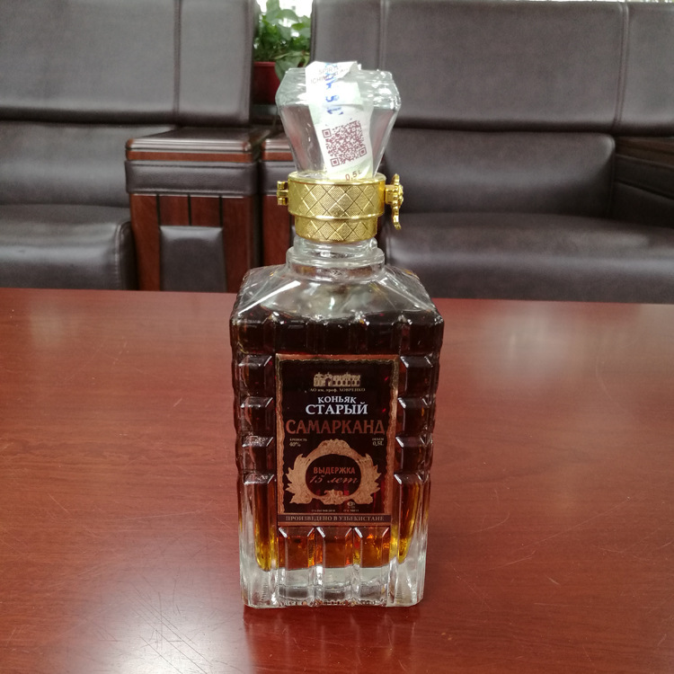 厂家推出无铅高档玻璃瓶 葡萄酒瓶 透明密封玻璃瓶 钻石洋酒瓶