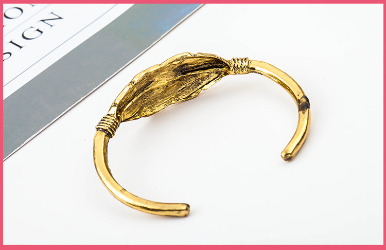 23g Weight No Inlaid Inlay Material Housewarming, Anniversary, Business, Wedding, Travel, Birthday, Festival Occasion Copper Material Leaf Pattern Women'S Gender Fashion Style Gold, Silver Color Copper Leaf No Inlaid Copper Bracelets 1