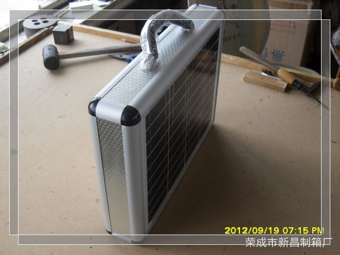 厂家订制各种铝箱 五金工具箱 渔杆渔具箱 各种乐器箱