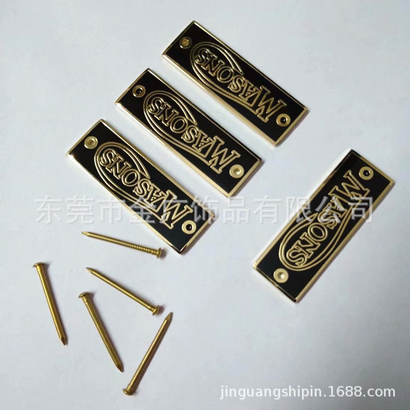 制作热压铜铭牌仿珐琅打磨胶标牌包装木盒铭牌冲压铭牌配铜钉固定